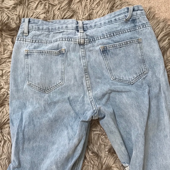Distressed jeans! - Picture 4 of 7